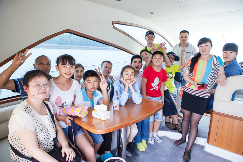 開(kāi)挖機(jī)，坐游艇、飛機(jī) 山河智能開(kāi)展員工家屬開(kāi)放日活動(dòng)