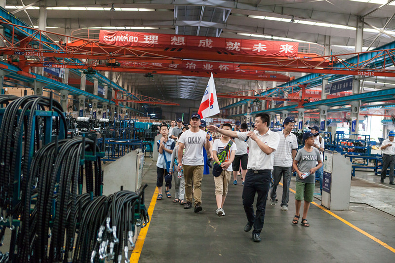 開(kāi)挖機(jī)，坐游艇、飛機(jī) 山河智能開(kāi)展員工家屬開(kāi)放日活動(dòng)