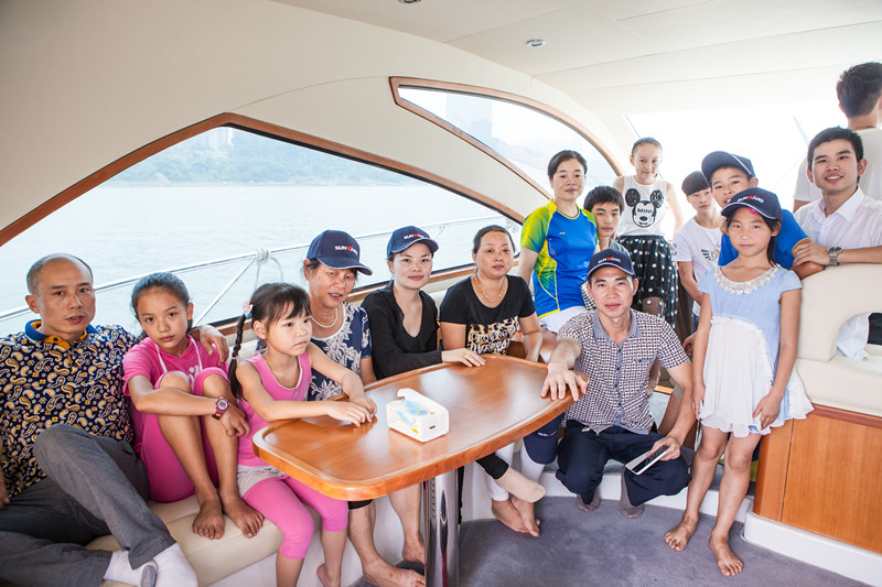 開(kāi)挖機(jī)，坐游艇、飛機(jī) 山河智能開(kāi)展員工家屬開(kāi)放日活動(dòng)