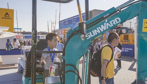 山河智能酷帥曾大蝦，一大波美圖帶你親臨北京BICES展