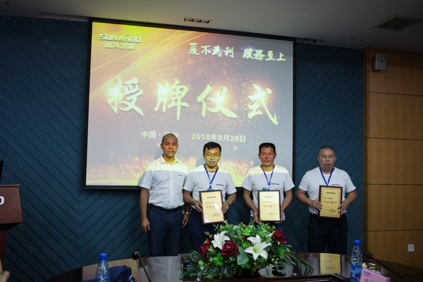 500多名挖掘機(jī)用戶實(shí)地考察，為山河智能點(diǎn)贊！