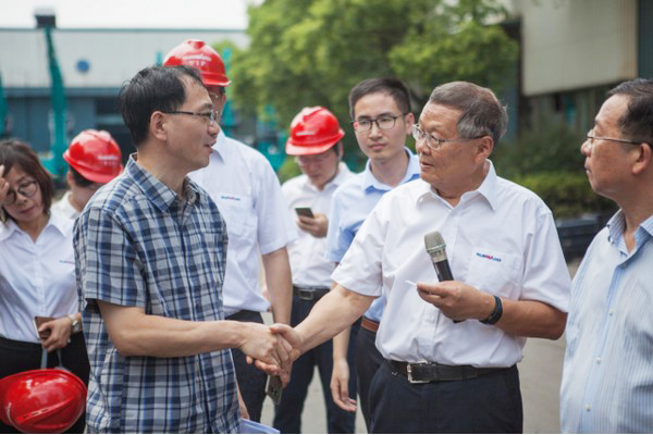 商務(wù)部合作司劉民強副司長一行調(diào)研山河智能