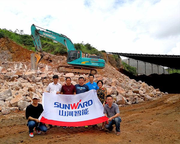 看石場風云如何演繹？山河智能礦山戰(zhàn)神SWE470E大型挖掘機一錘定音！