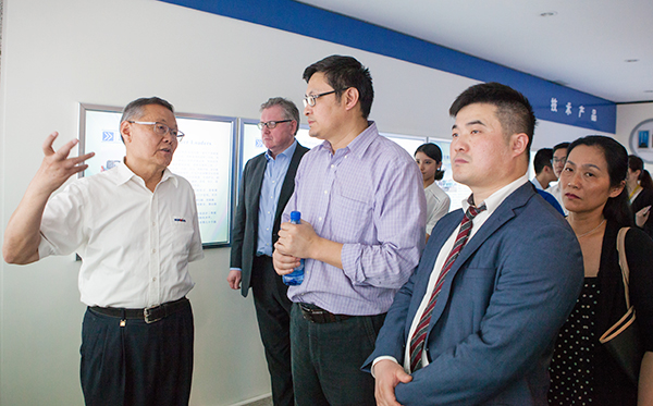 加拿大國(guó)會(huì)議員譚耕一行來山河智能考察