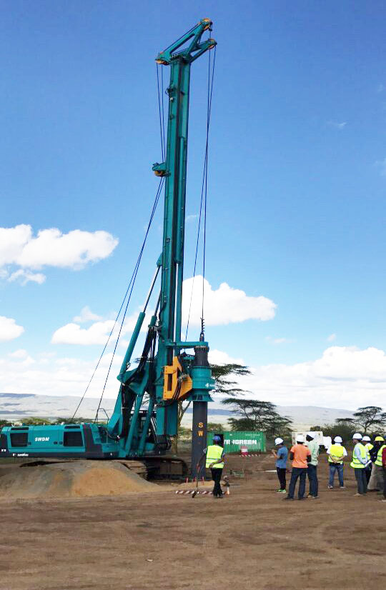 肯尼亞總統(tǒng)高度贊賞，乞力馬扎羅山下山河綠閃耀