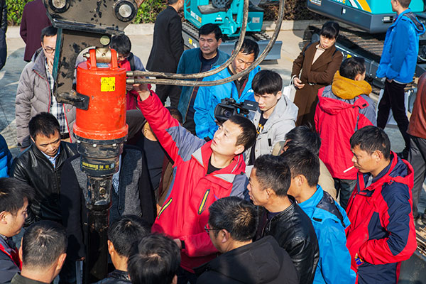 十年相隨，成就彼此，來聽聽山河智能挖掘機客戶的真實聲音