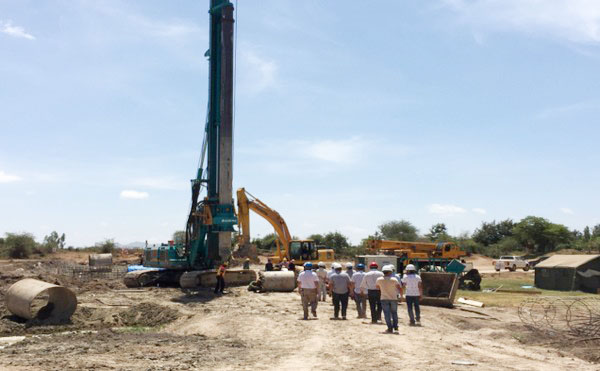 肯尼亞總統(tǒng)高度贊賞，乞力馬扎羅山下山河綠閃耀