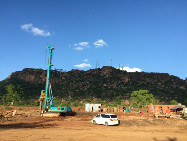 肯尼亞總統(tǒng)高度贊賞，乞力馬扎羅山下山河綠閃耀