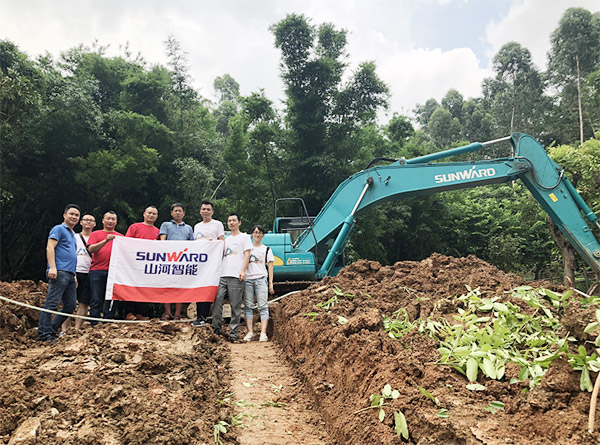 “清涼”送到客戶手中，為山河智能售后服務活動打CAII