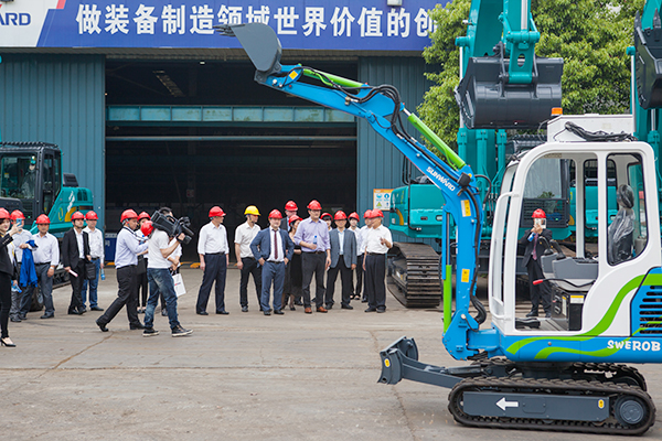 加拿大國(guó)會(huì)議員譚耕一行來山河智能考察