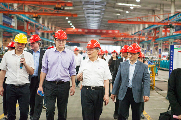 加拿大國(guó)會(huì)議員譚耕一行來山河智能考察