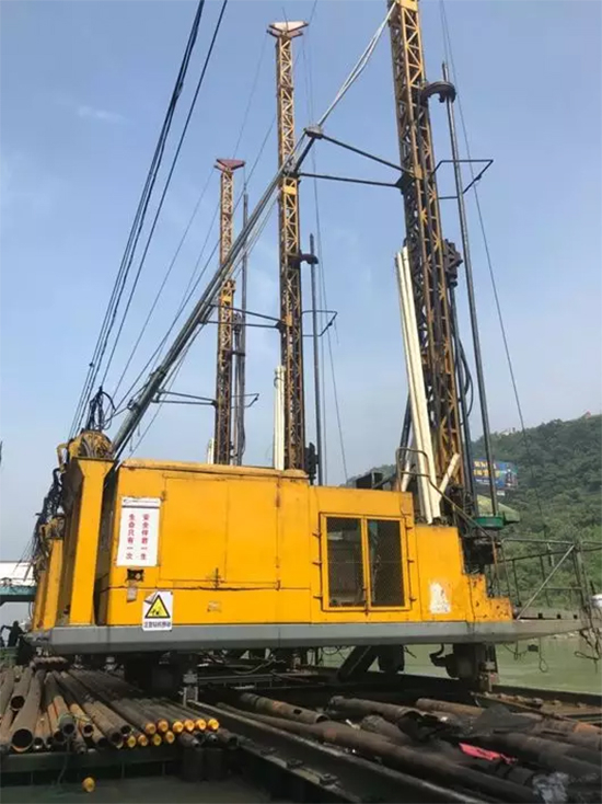 打造長(zhǎng)江黃金水道！山河智能航道鉆機(jī)輕松搞定水下礁石