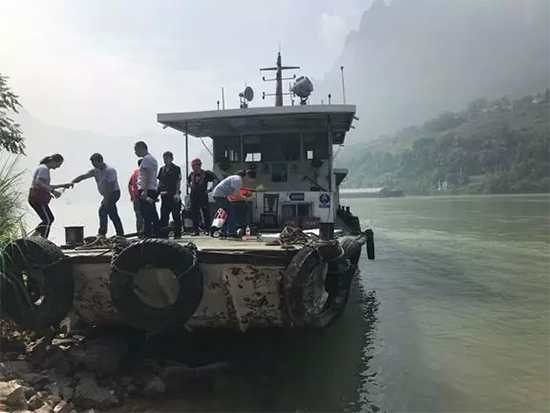 打造長(zhǎng)江黃金水道！山河智能航道鉆機(jī)輕松搞定水下礁石