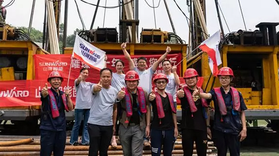 打造長(zhǎng)江黃金水道！山河智能航道鉆機(jī)輕松搞定水下礁石