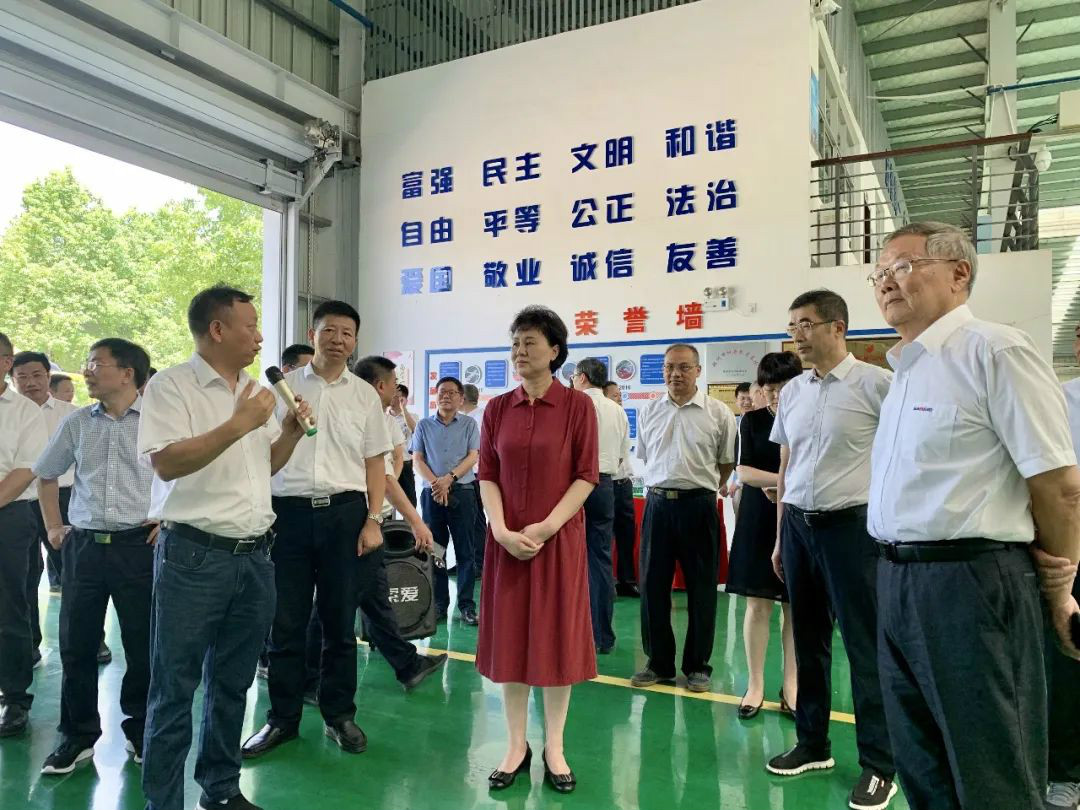 省委常委、統(tǒng)戰(zhàn)部部長(zhǎng)黃蘭香考察調(diào)研山河科技