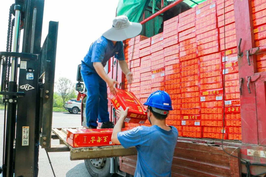 情系職工送清涼，殷切關(guān)懷鼓干勁——山河智能開展夏季送清涼活動(dòng)