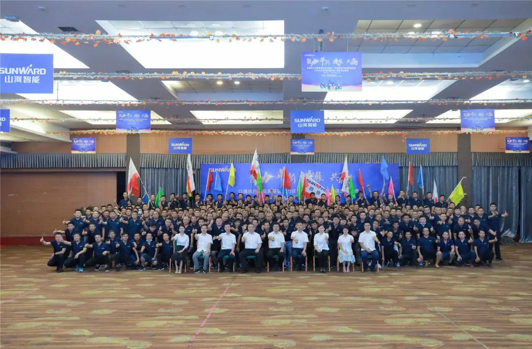 向挖掘機(jī)萬臺(tái)俱樂部邁進(jìn)——山河智能2020年度挖掘機(jī)營銷訓(xùn)練營開營