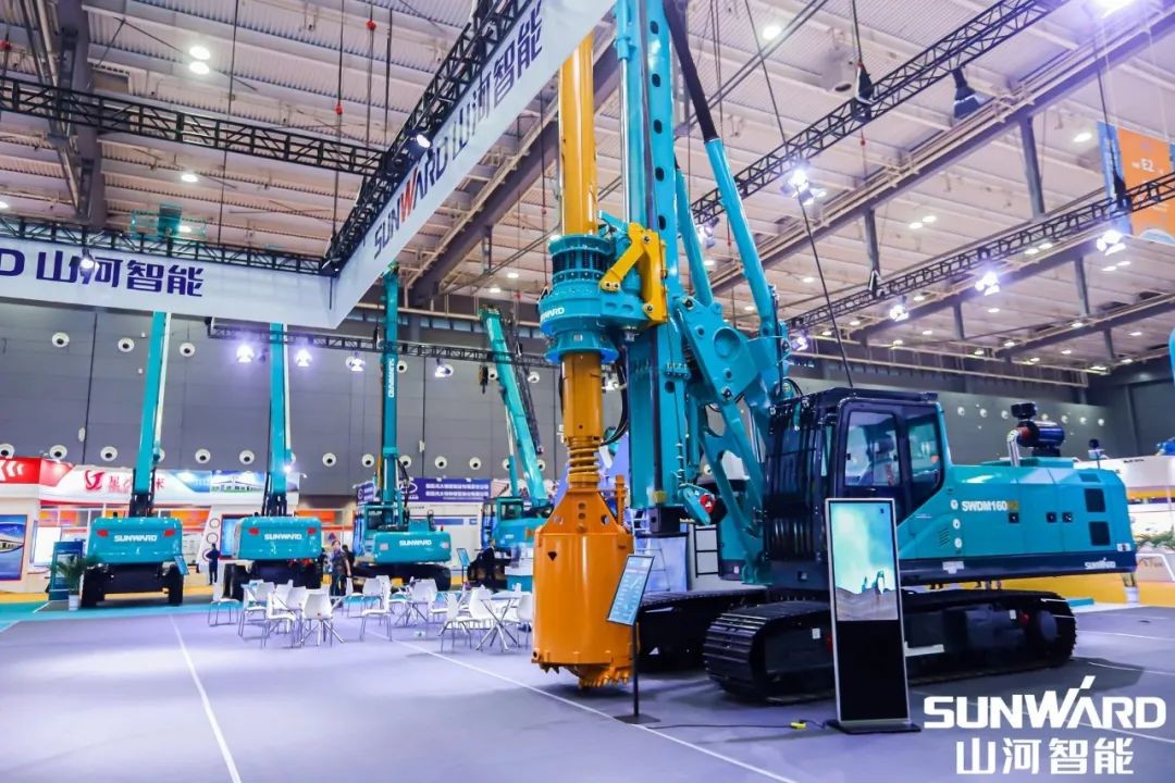 “山河綠”亮相長(zhǎng)沙國(guó)際工程機(jī)械展，50余款產(chǎn)品盡顯山河智能創(chuàng)新實(shí)力
