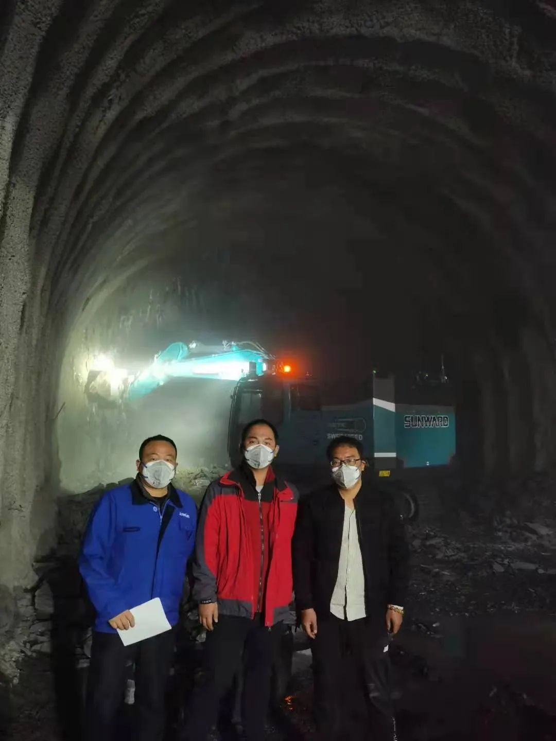 全國首臺純電動智能挖掘機挑戰(zhàn)青藏高原