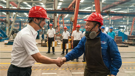 萬(wàn)力集團(tuán)“送清涼”活動(dòng)，慰問(wèn)一線員工