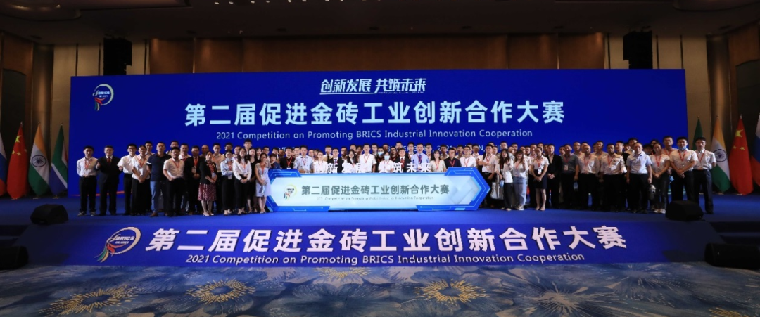 點(diǎn)贊！山河智能液壓混合動(dòng)力挖掘機(jī)項(xiàng)目榮獲這個(gè)優(yōu)秀項(xiàng)目獎(jiǎng)→