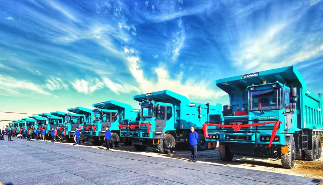 高配置、智能化……山河智能高端定制AT版105噸級(jí)寬體礦卡成功下線