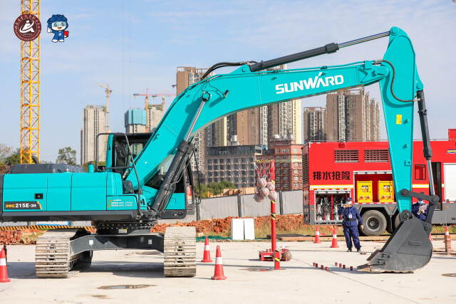 輪胎式挖掘機(jī)和履帶式挖掘機(jī)，你更看好哪個(gè)？