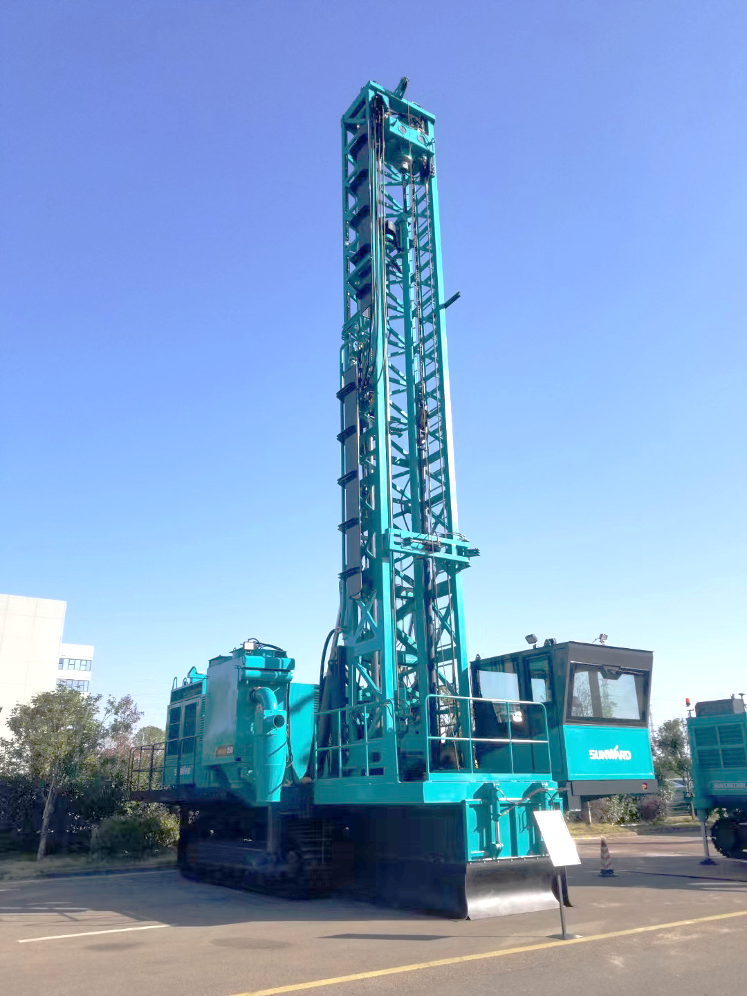 兩種鉆進模式+更大扭矩！山河智能自主研制的全液壓牙輪鉆機下線