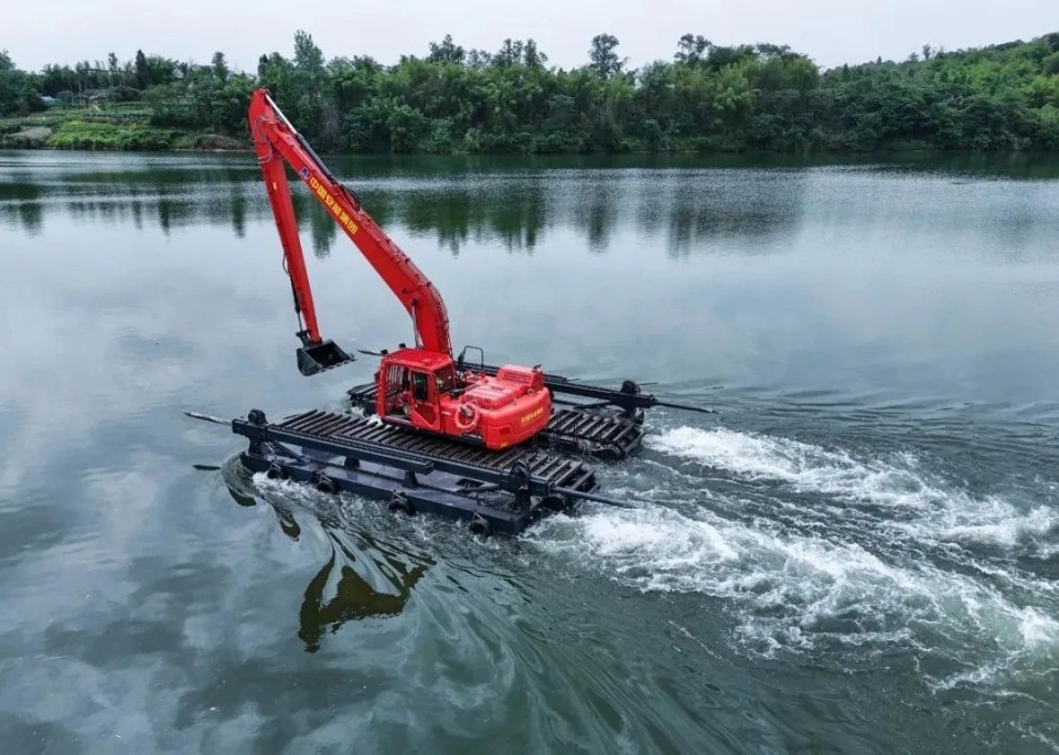 硬核破解“最后一公里”難題，山河智能應(yīng)急救援設(shè)備助力“應(yīng)急使命·2025”演習(xí)！