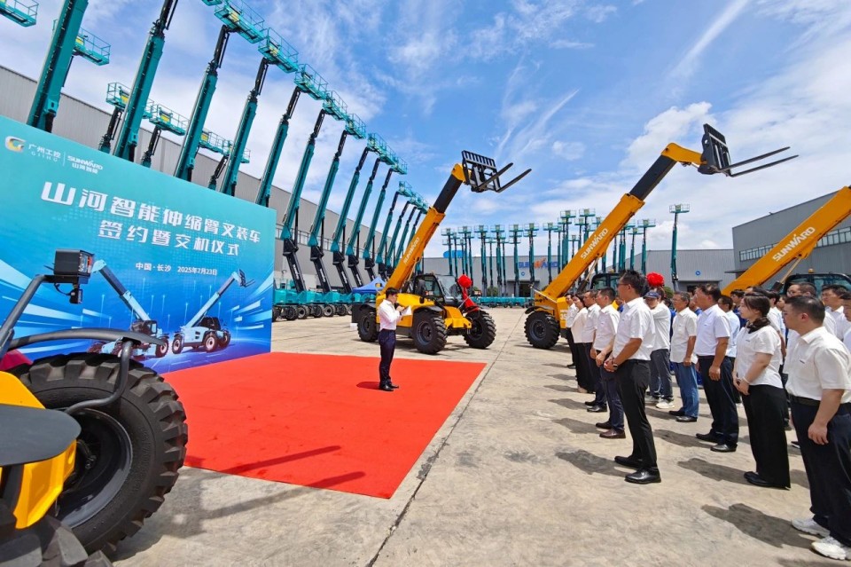 山河智能伸縮臂叉裝車批量交付，即將奔赴新一線